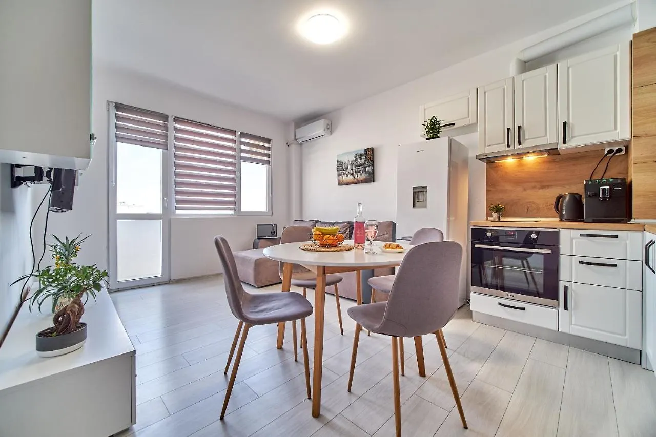 Cozy Apartment With Balcony On The Black Sea- Part Of The Family 'Vicki Apart 瓦爾納 0*,  保加利亚