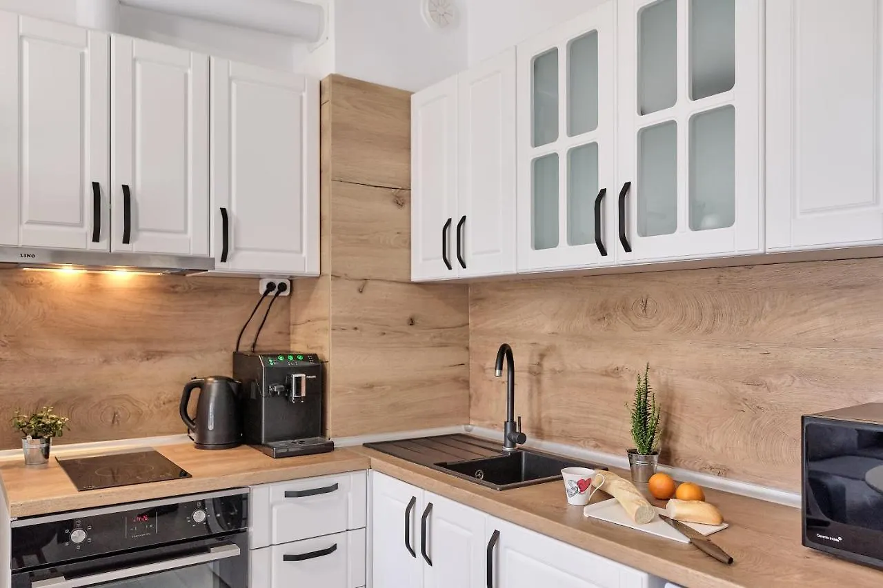 Cozy Apartment With Balcony On The Black Sea- Part Of The Family 'Vicki Apart Varna