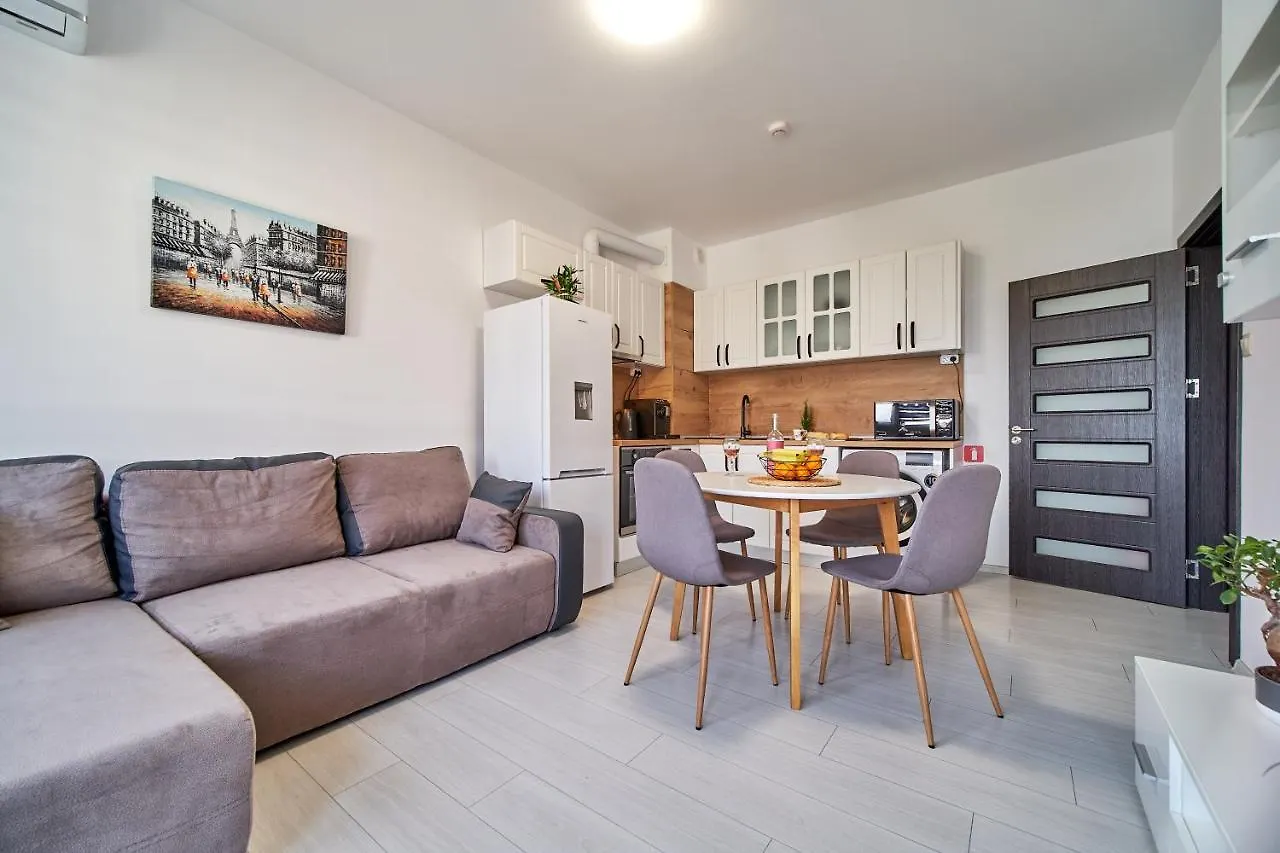 Cozy Apartment With Balcony On The Black Sea- Part Of The Family 'Vicki Apart Varna