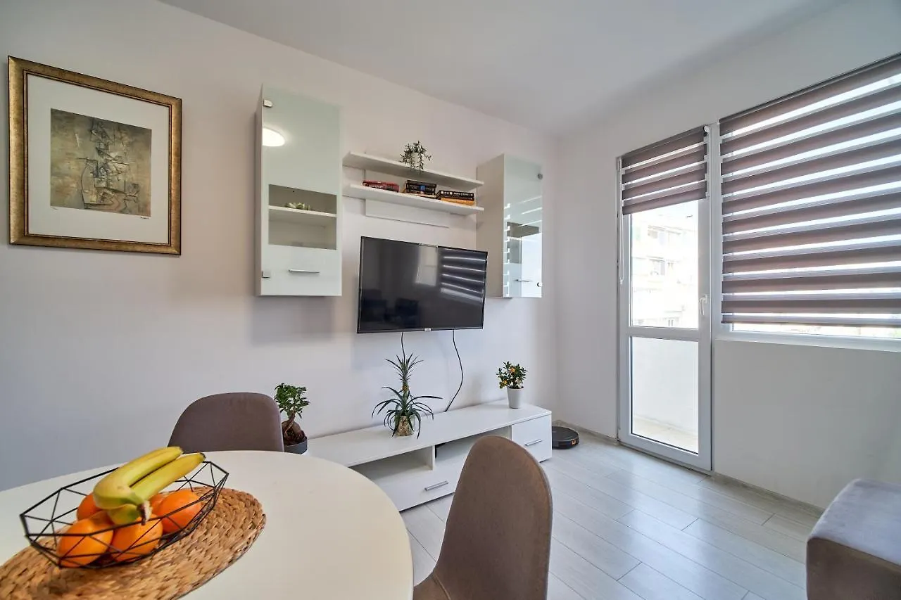Cozy Apartment With Balcony On The Black Sea- Part Of The Family 'Vicki Apart 瓦爾納