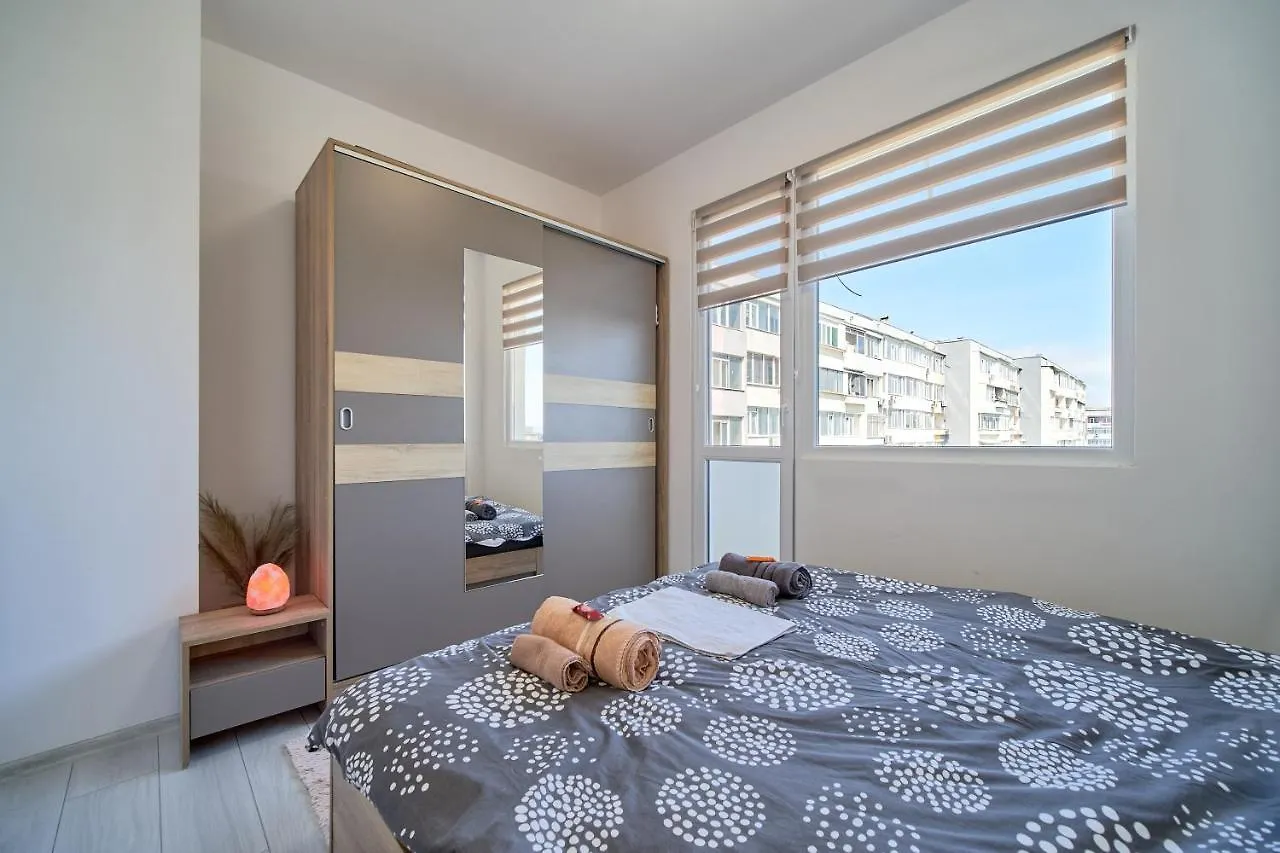 Cozy Apartment With Balcony On The Black Sea- Part Of The Family 'Vicki Apart 瓦爾納